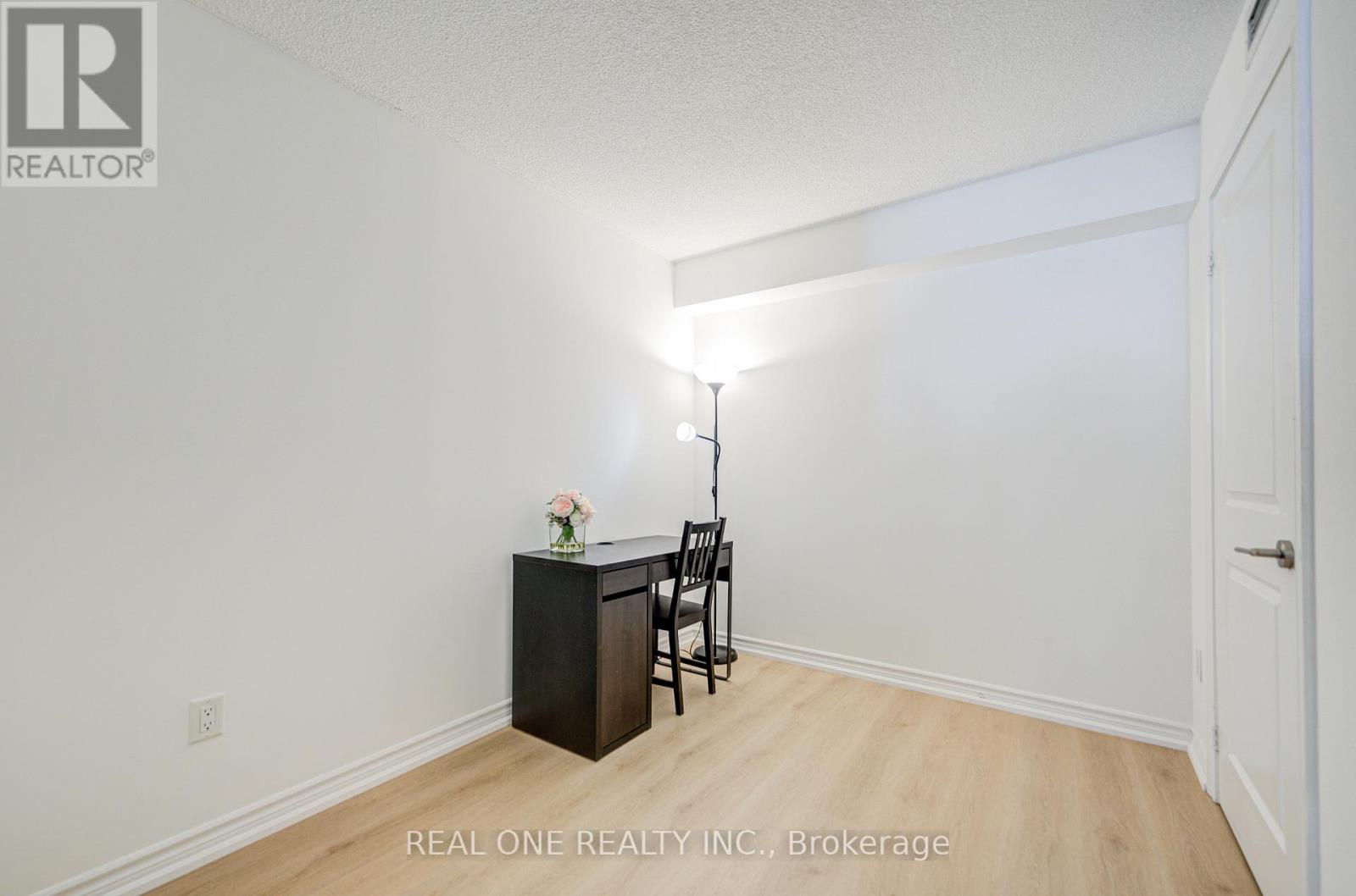 #1408 386 YONGE STREET - 25