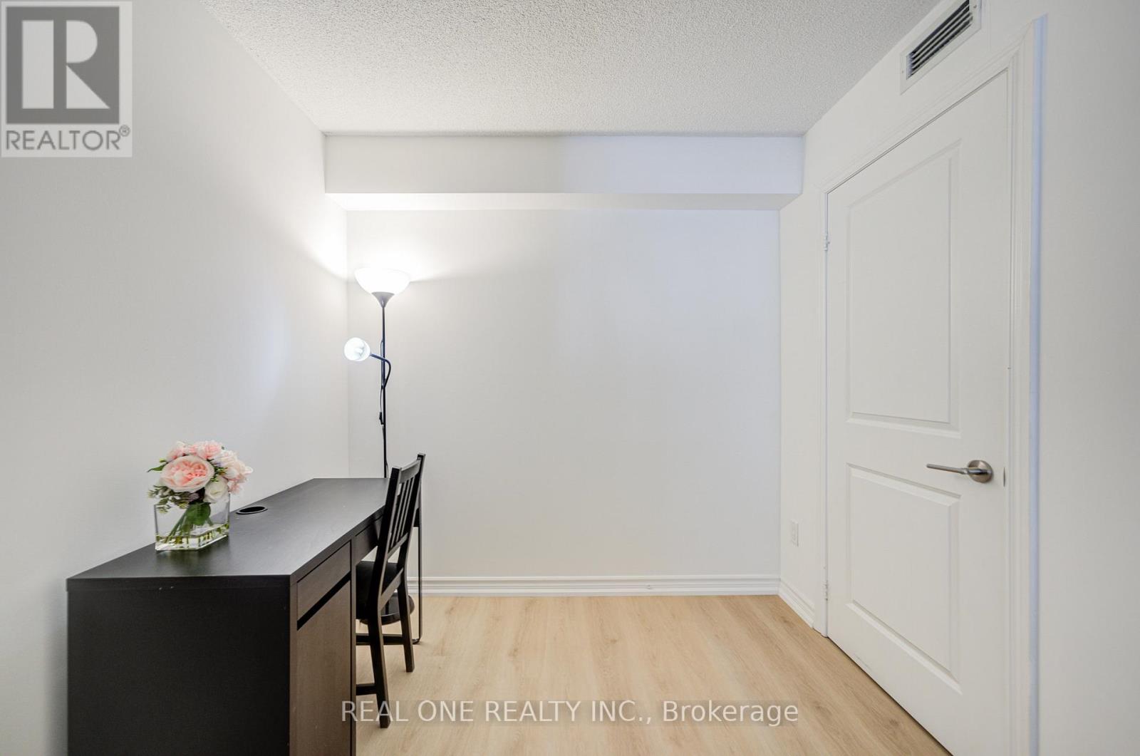 #1408 386 YONGE STREET - 26