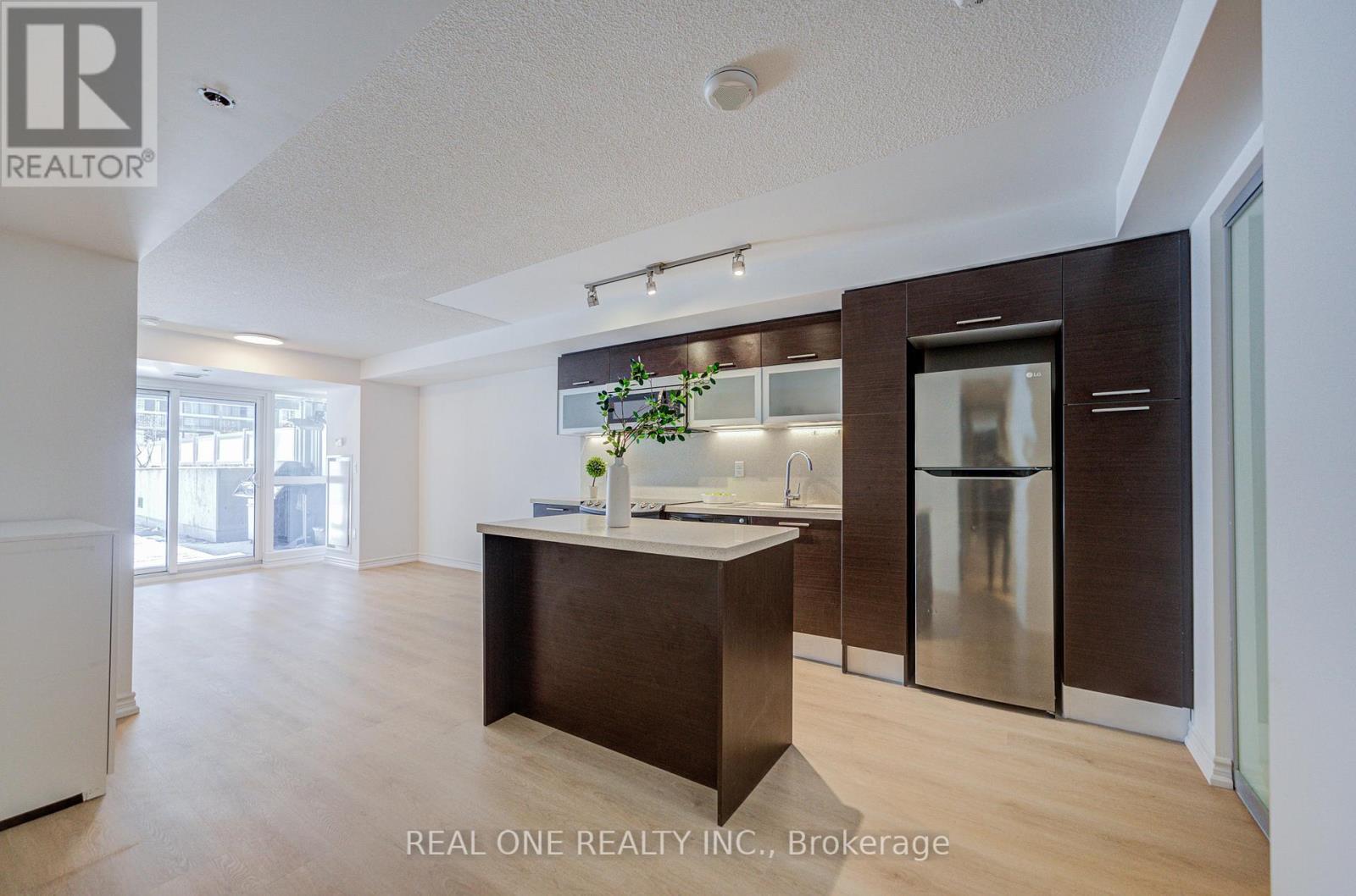 #1408 386 YONGE STREET - 5