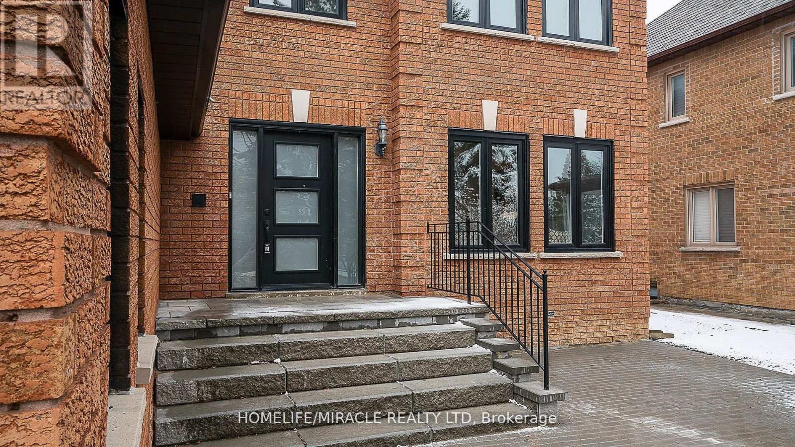 UPPER - 157 VALERIA BOULEVARD - Photo 2 of 38, Vaughan (East Woodbridge), Ontario