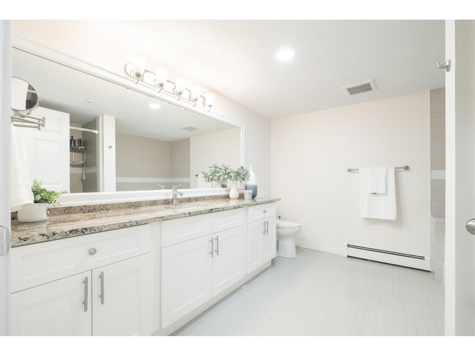 108 15233 PACIFIC AVENUE, White Rock