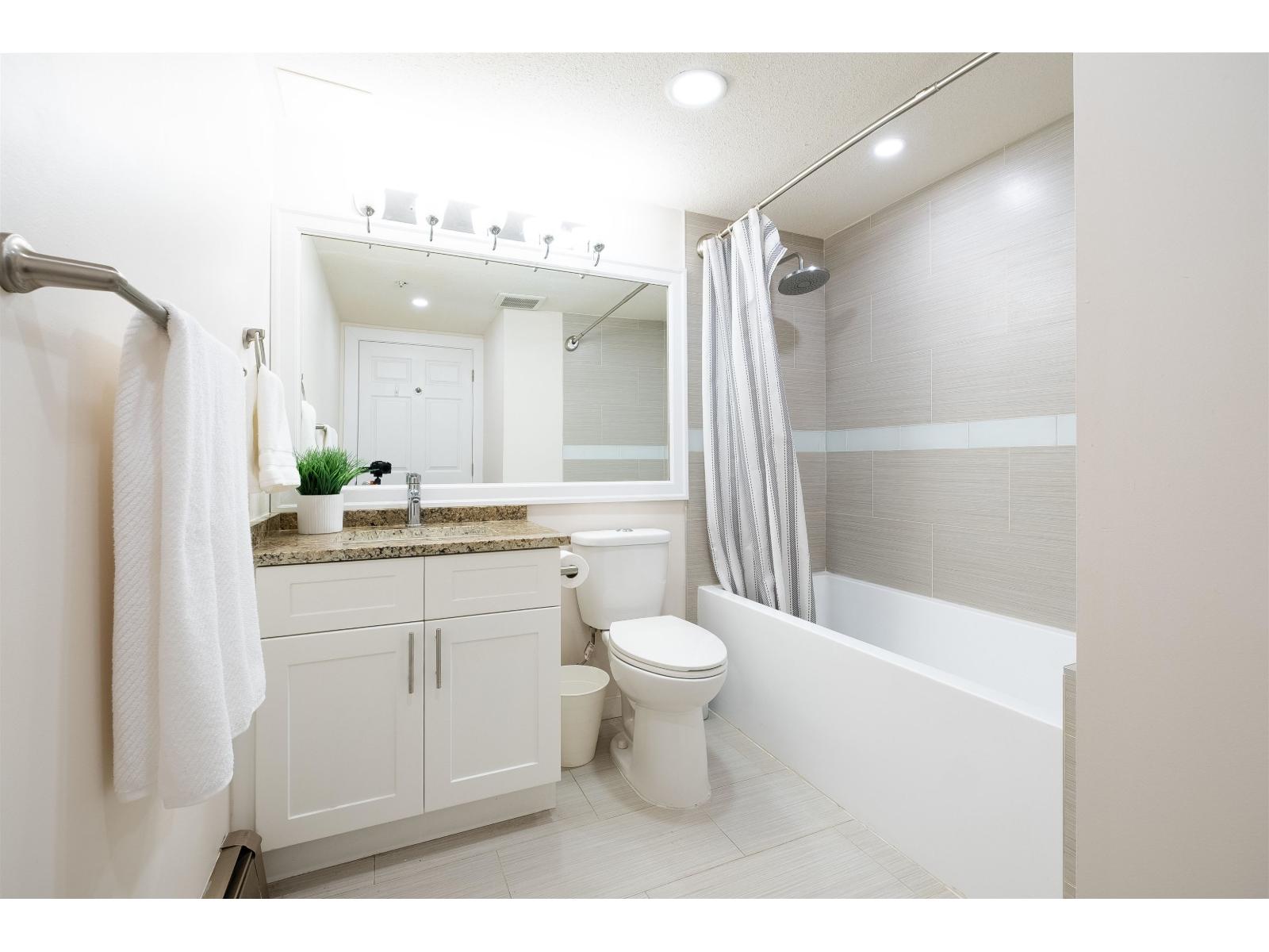 108 15233 PACIFIC AVENUE, White Rock