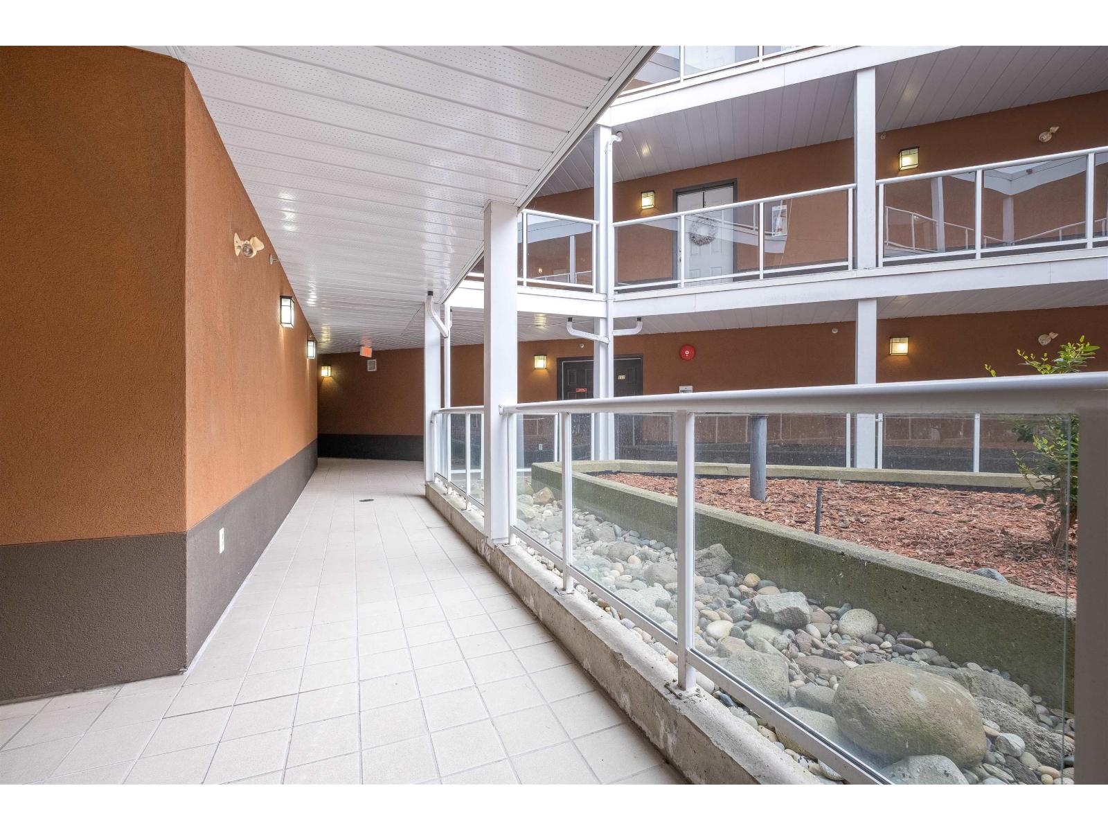 108 15233 PACIFIC AVENUE, White Rock