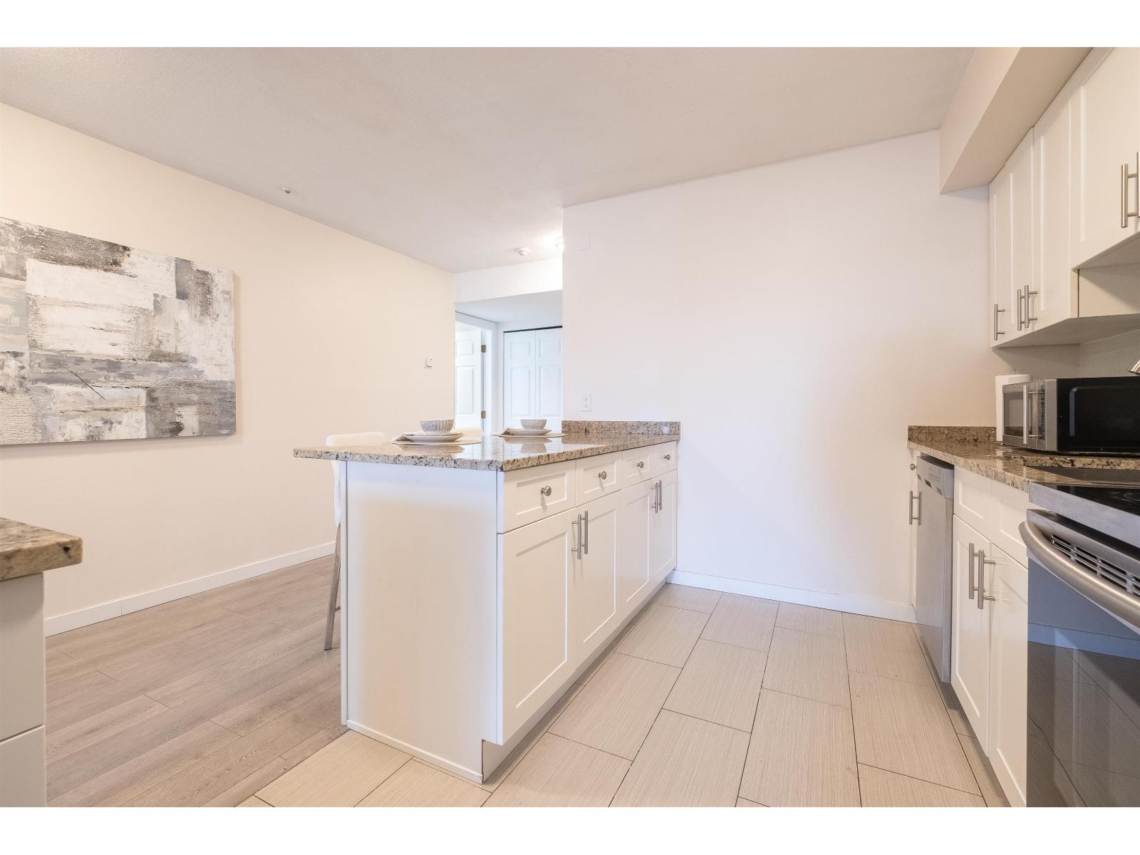 108 15233 PACIFIC AVENUE, White Rock