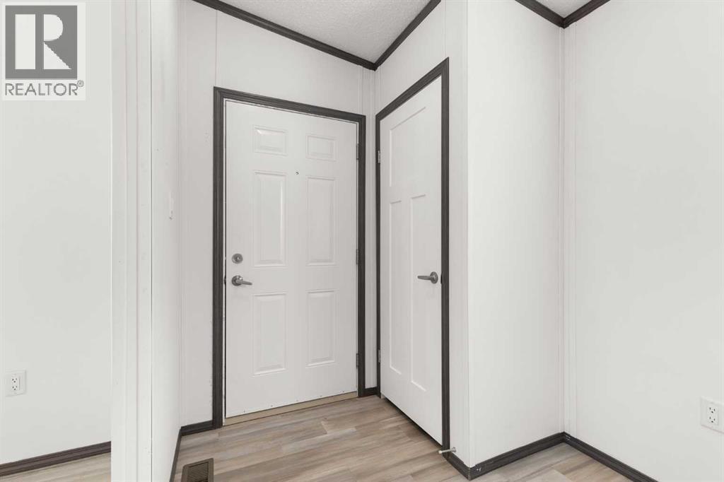 103 Anson Avenue SW - Photo 2 of 24, Medicine Hat, Alberta