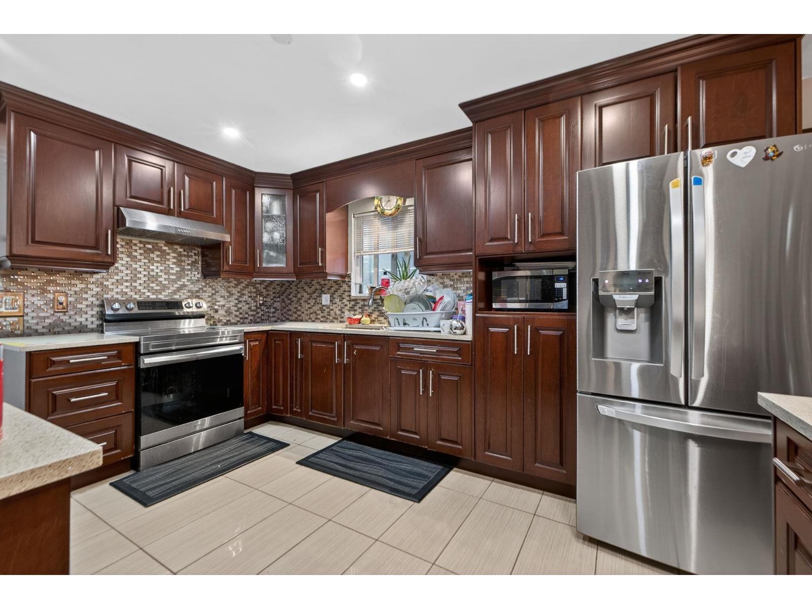 7576 140 Street - photo 2