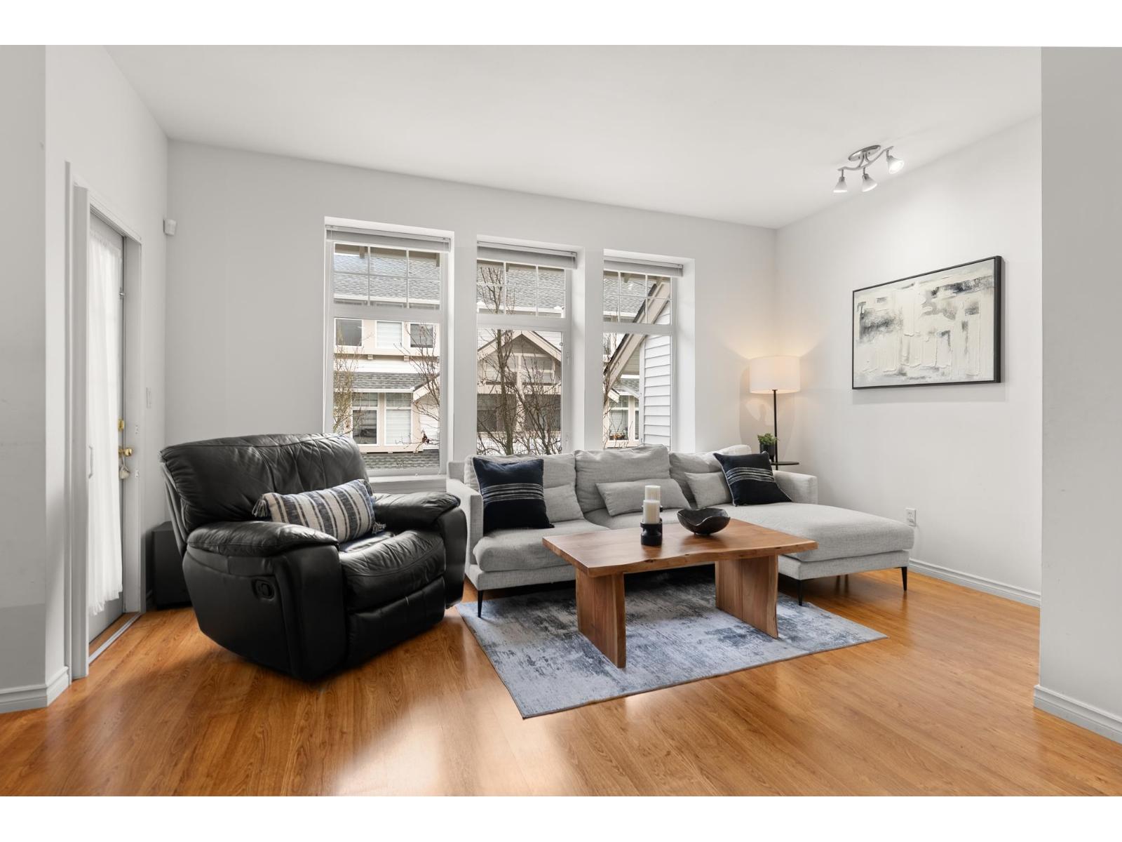 20 15037 58TH AVENUE, Surrey