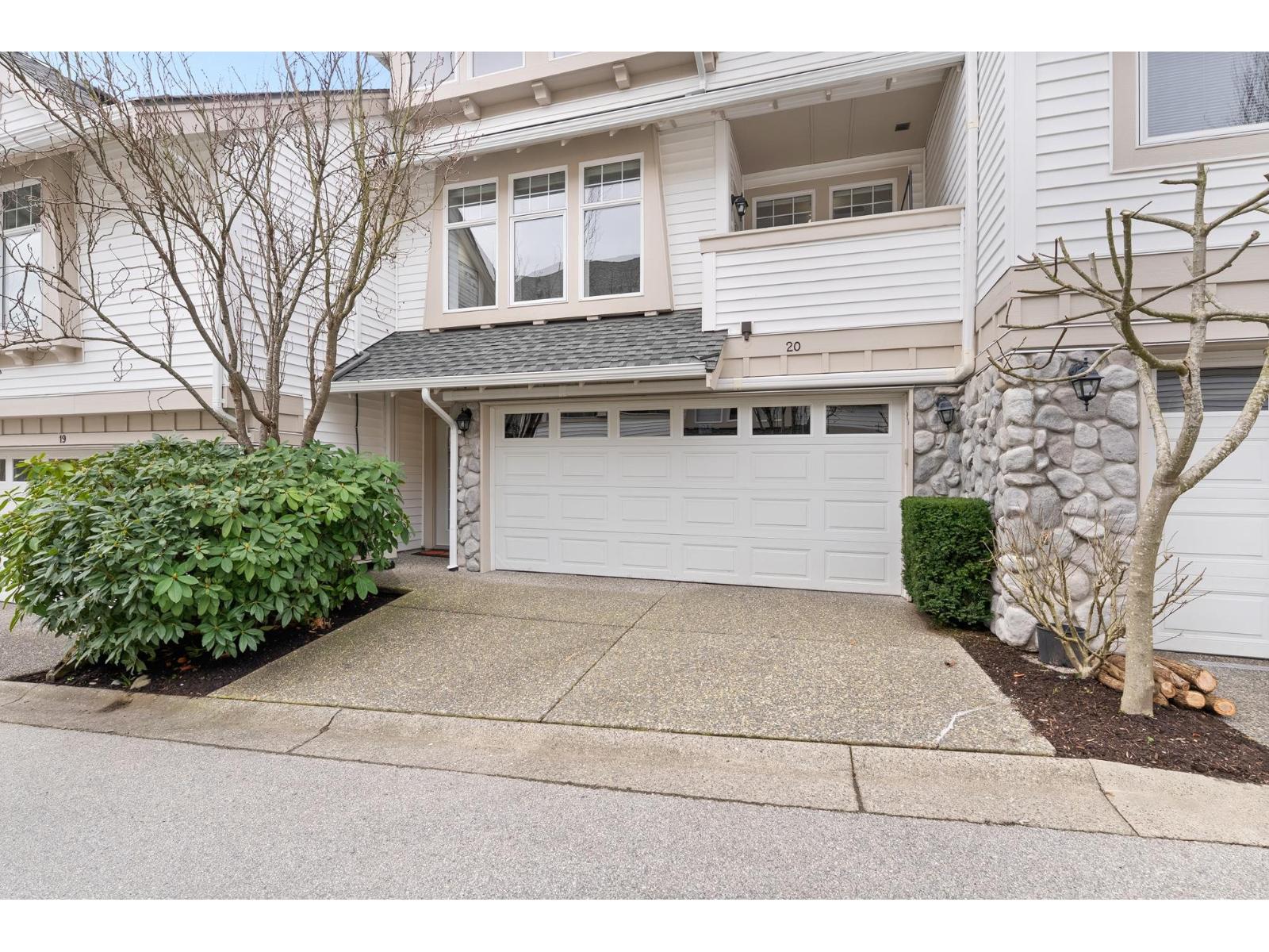 20 15037 58TH AVENUE, Surrey