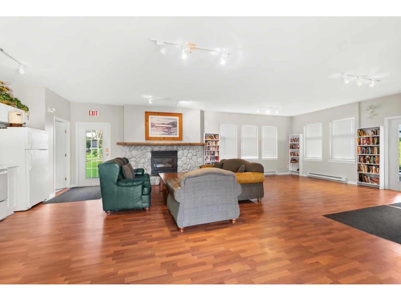 20 15037 58TH AVENUE, Surrey