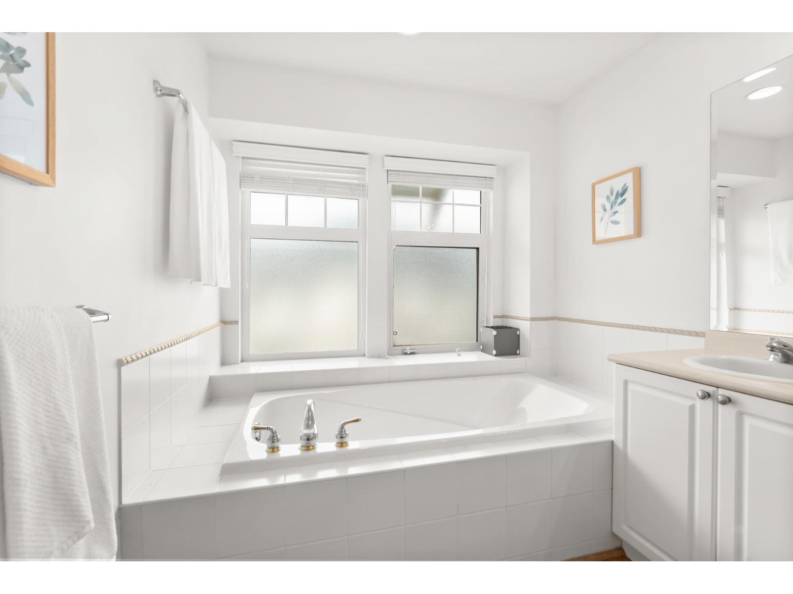 20 15037 58TH AVENUE, Surrey