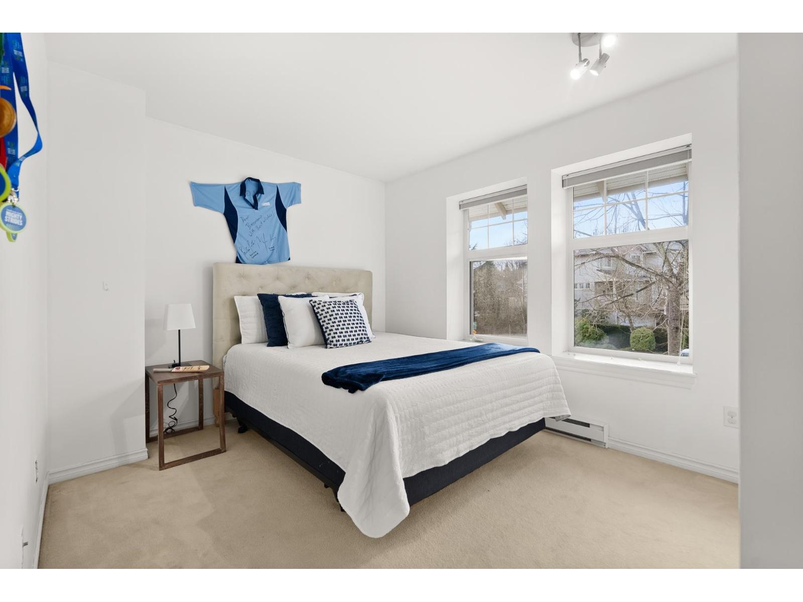 20 15037 58TH AVENUE, Surrey