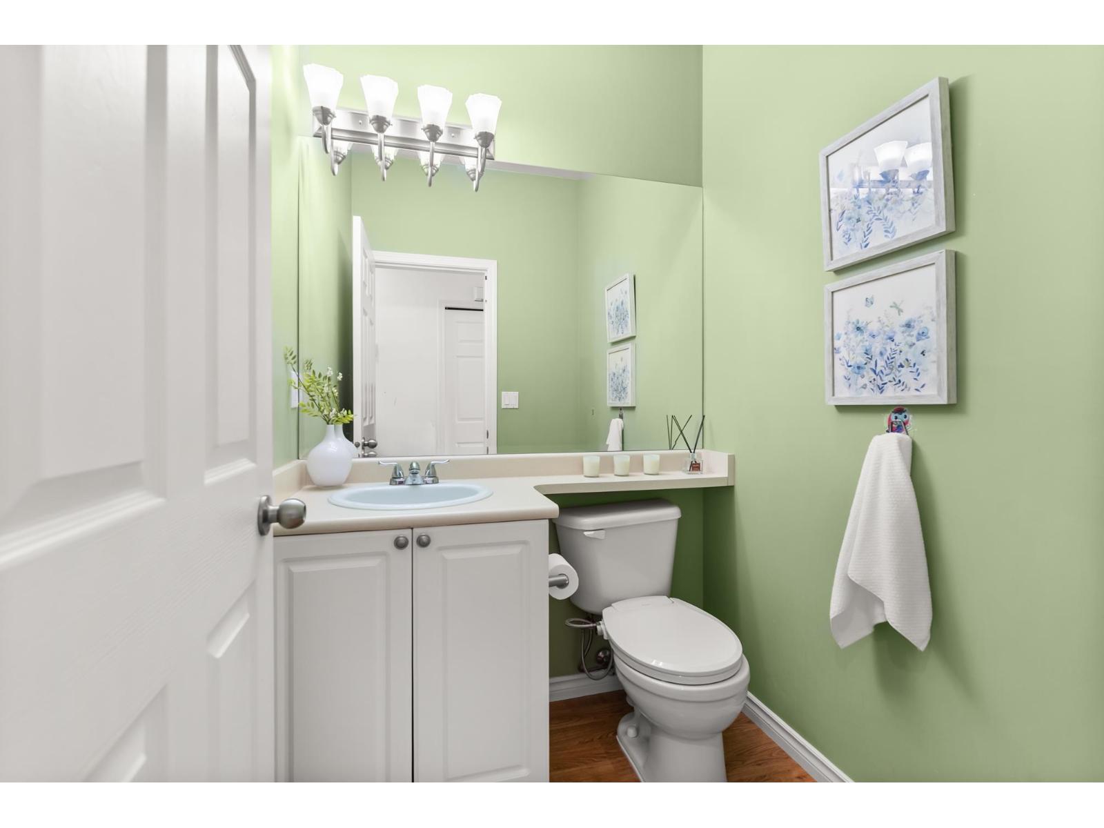 20 15037 58TH AVENUE, Surrey