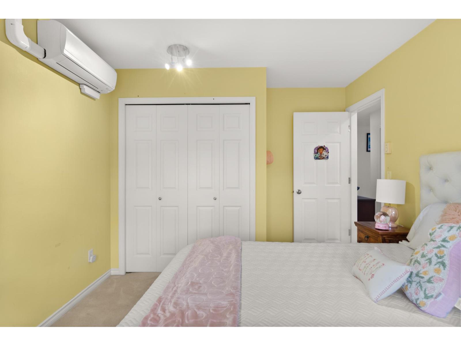 20 15037 58TH AVENUE, Surrey