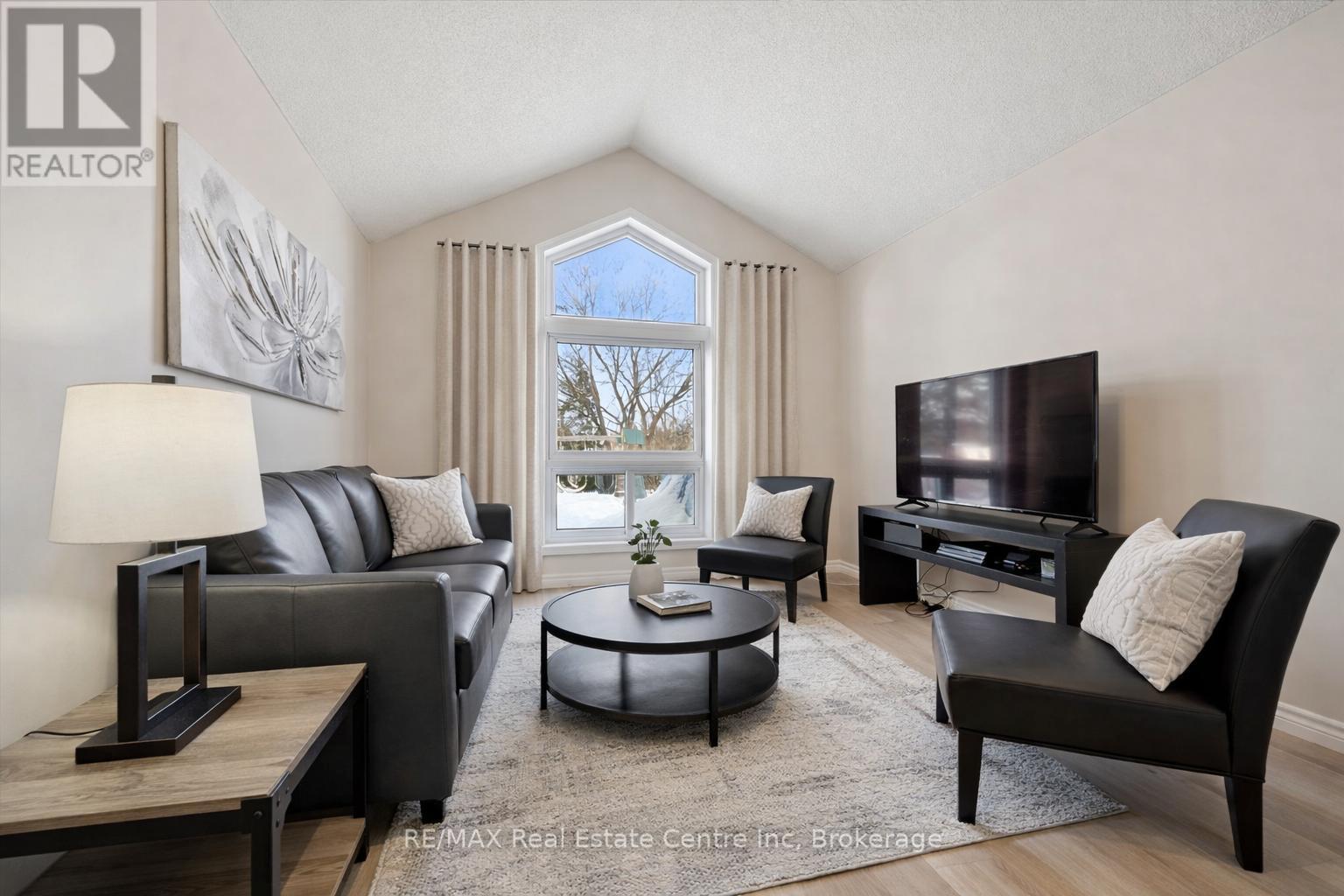 42 TARA CRESCENT - Main photo, Kitchener, Ontario