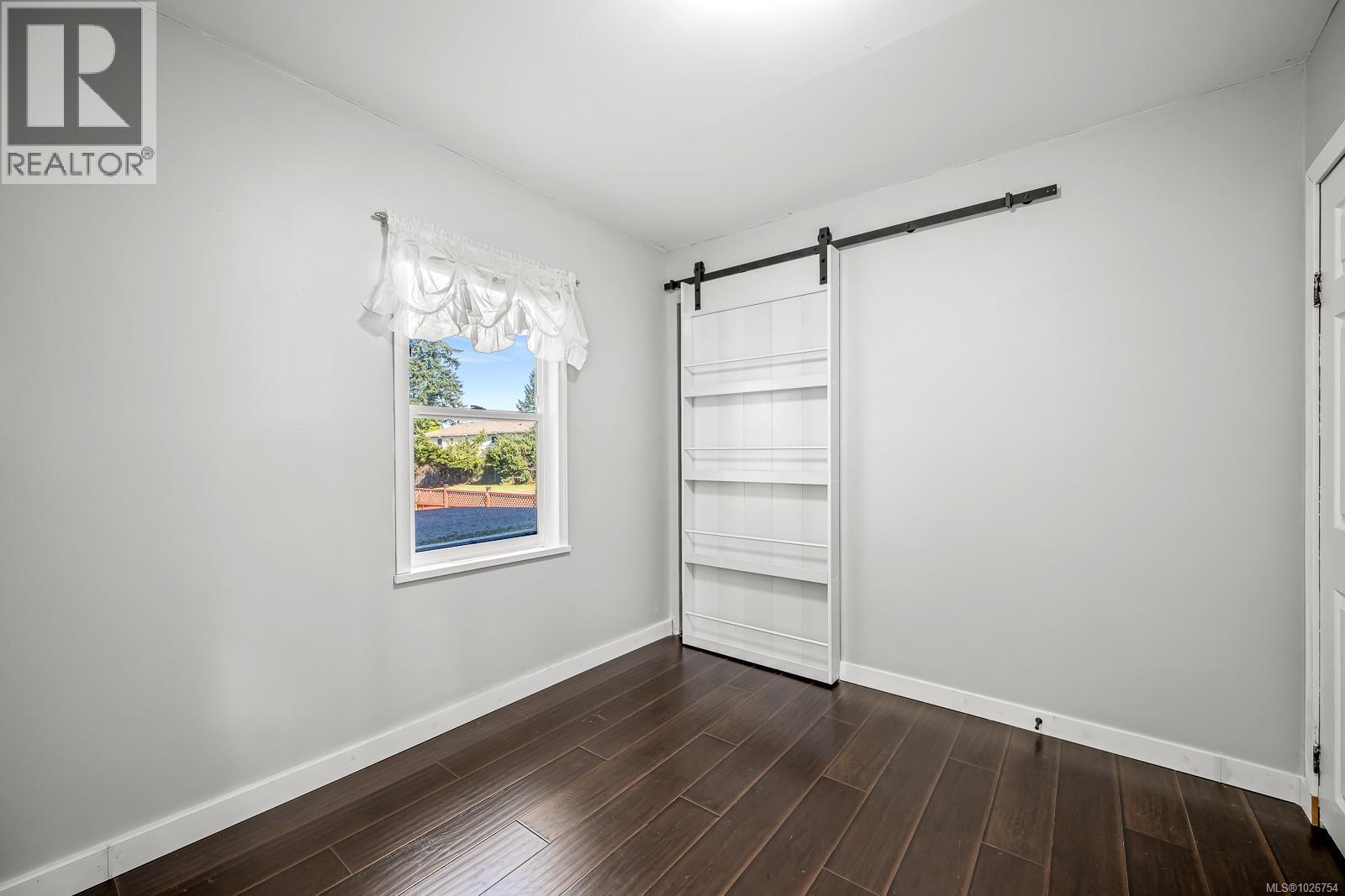 754 7th Ave - 12