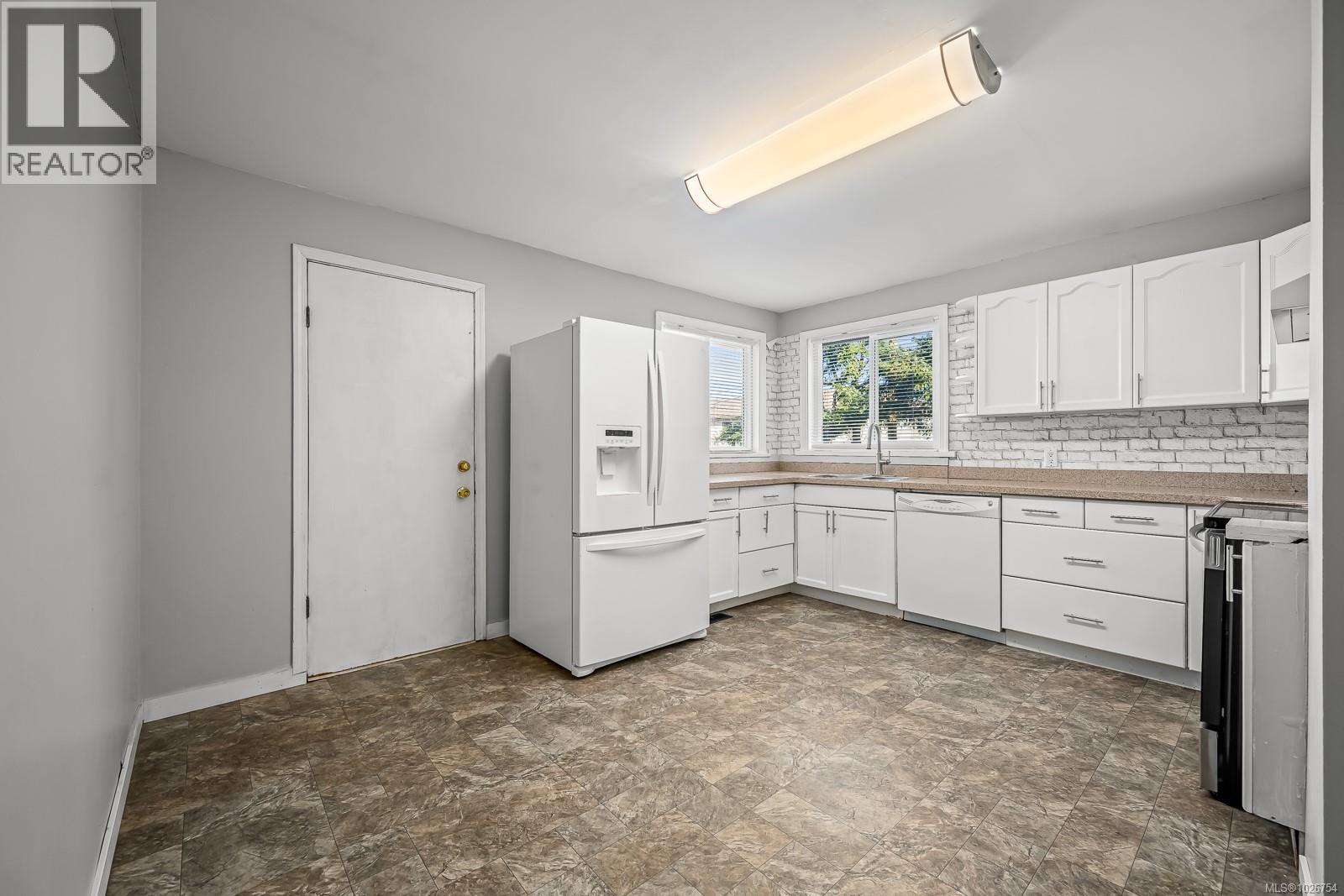754 7th Ave - 13
