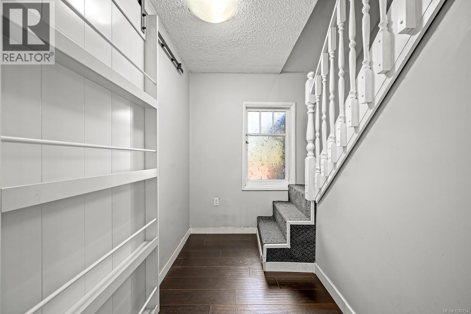 754 7th Ave - 22