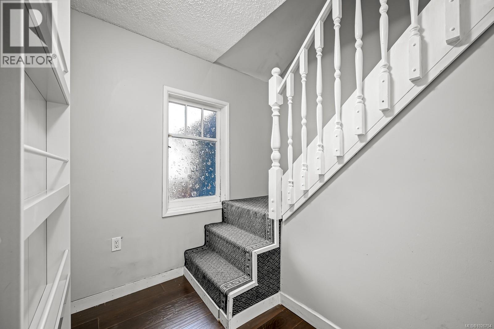 754 7th Ave - 23