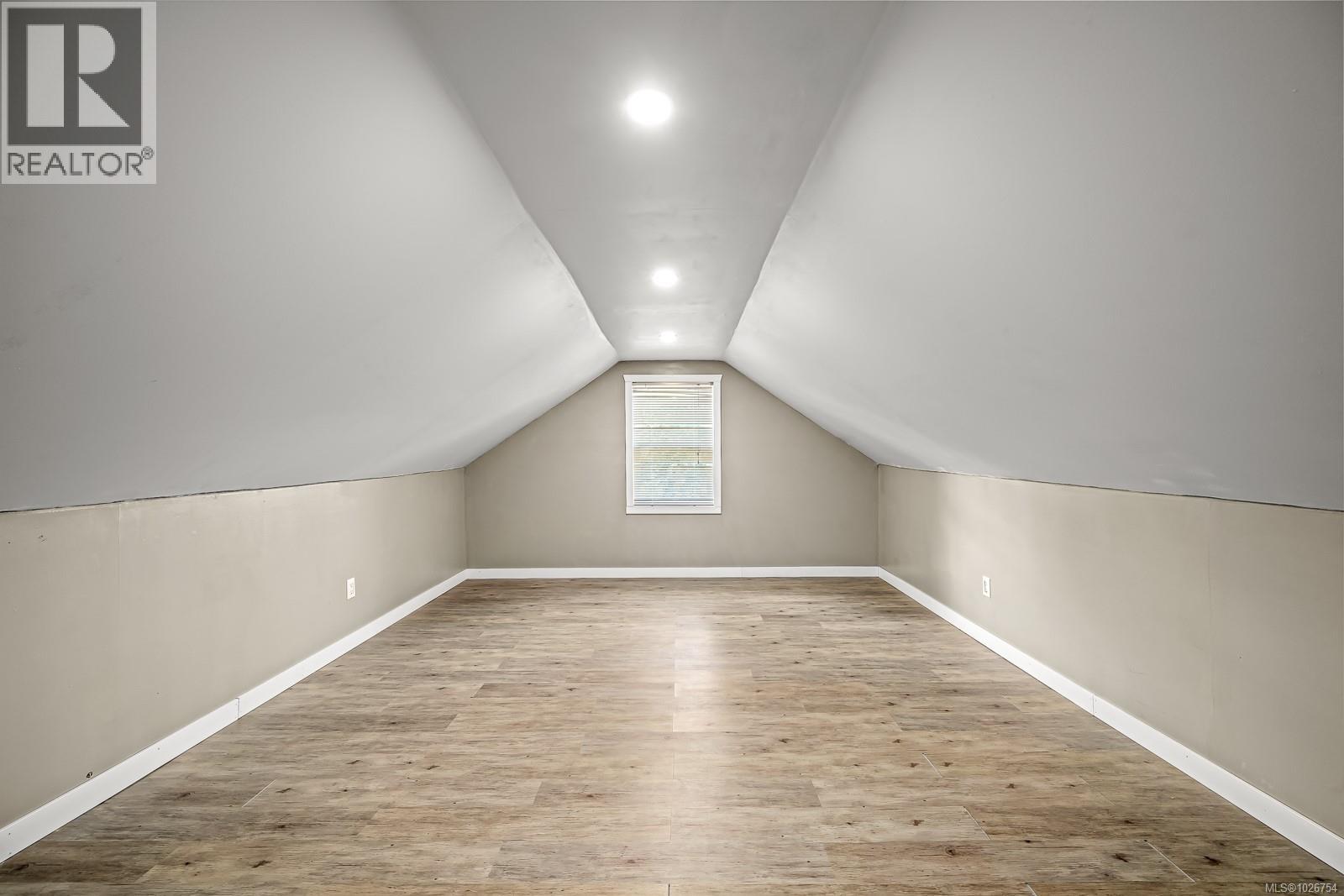 754 7th Ave - 25