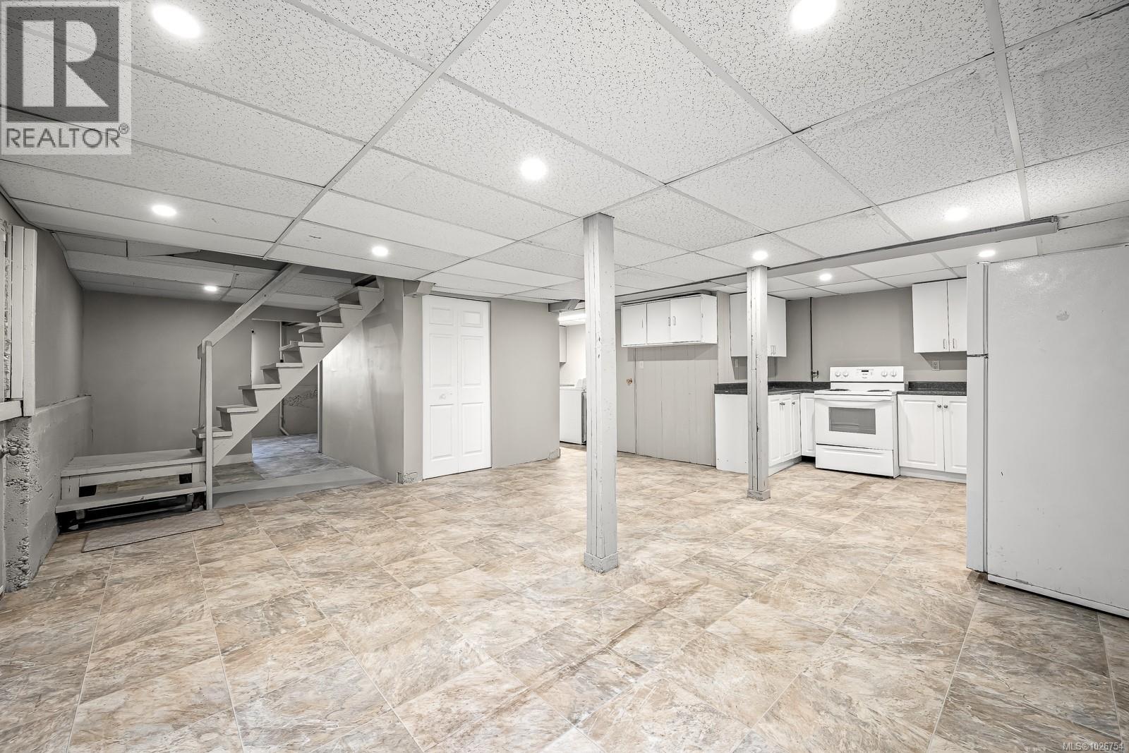 754 7th Ave - 28