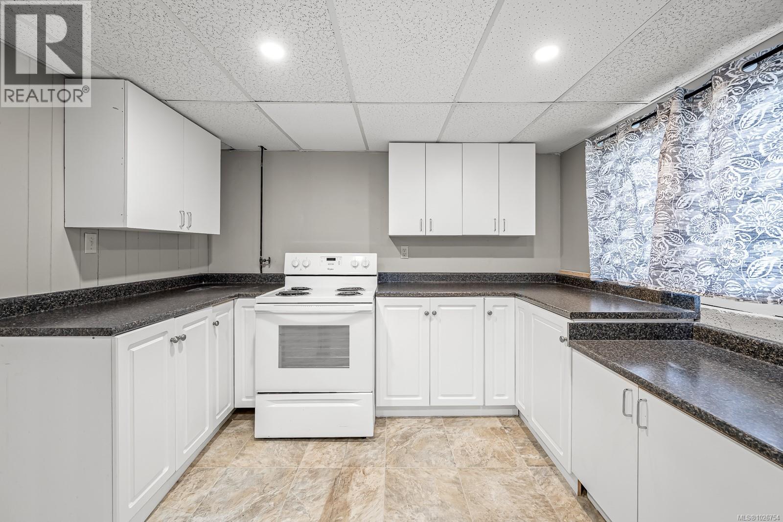 754 7th Ave - 35