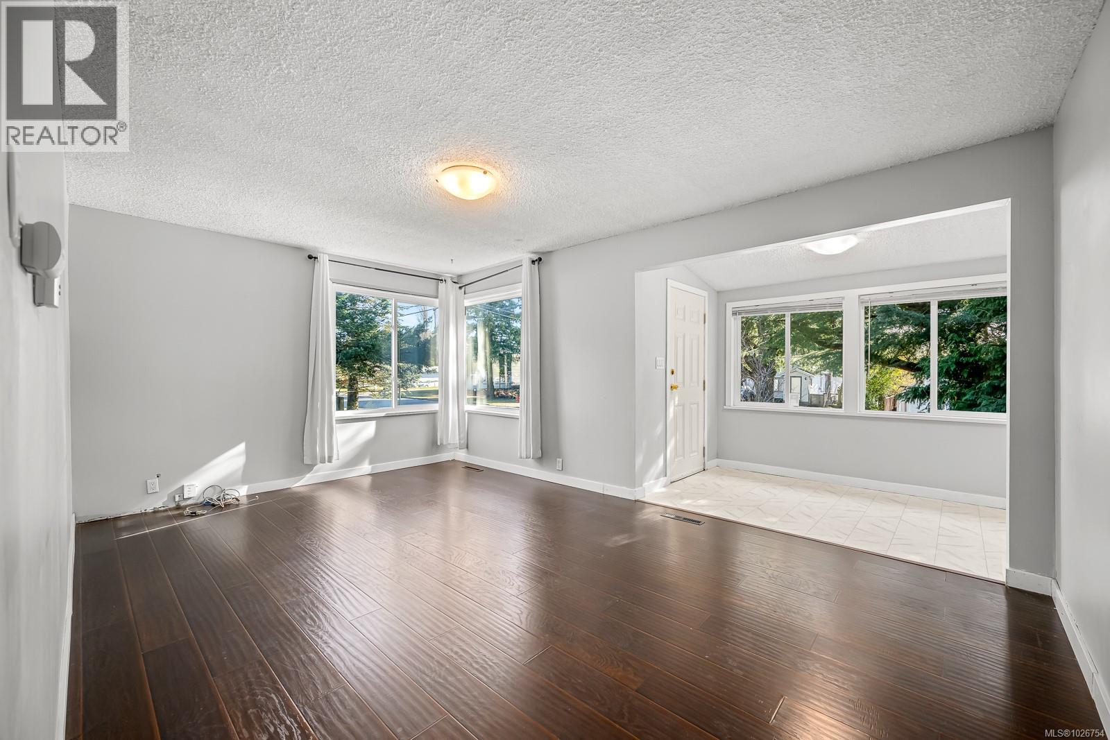 754 7th Ave - 7