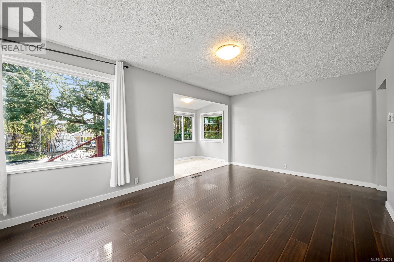754 7th Ave - 8