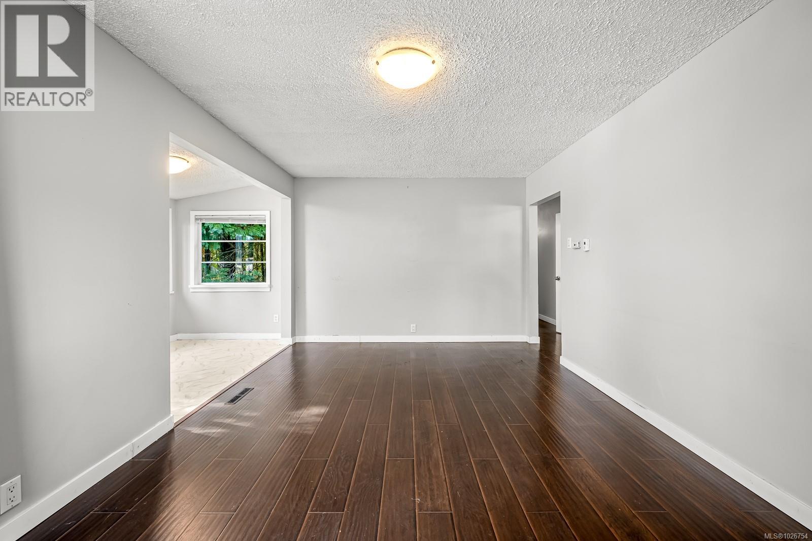 754 7th Ave - 9