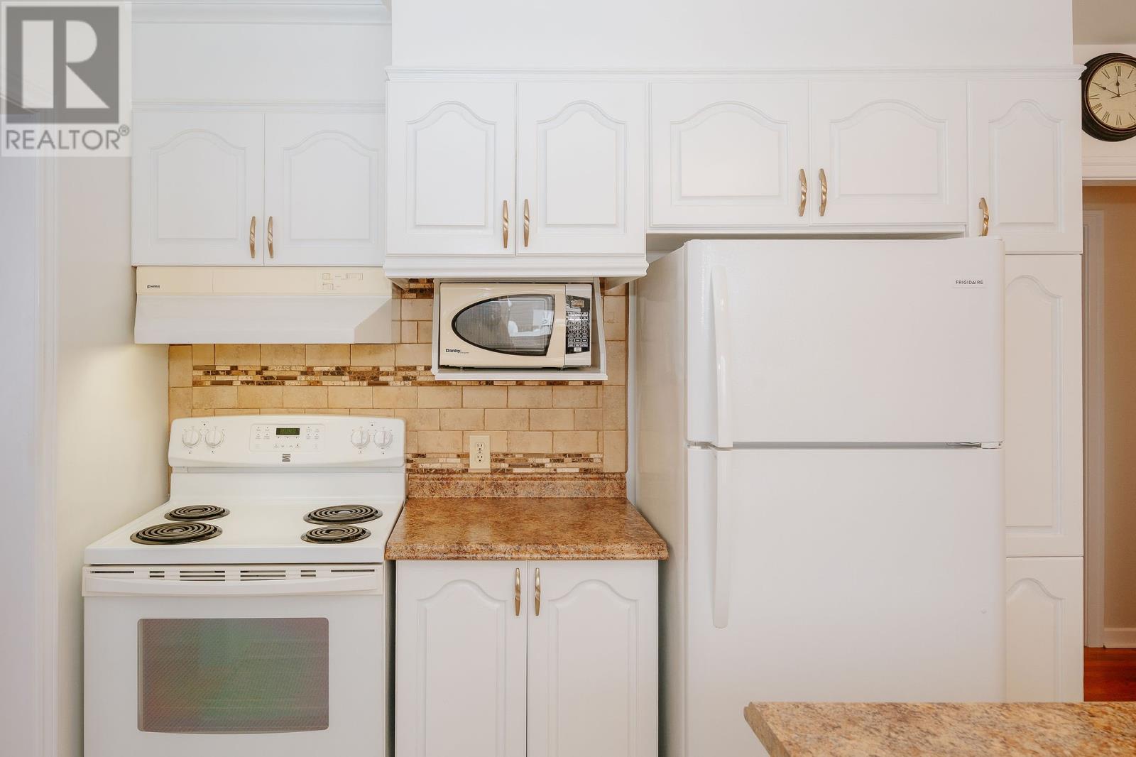 258 ELIZABETH DRIVE - 12