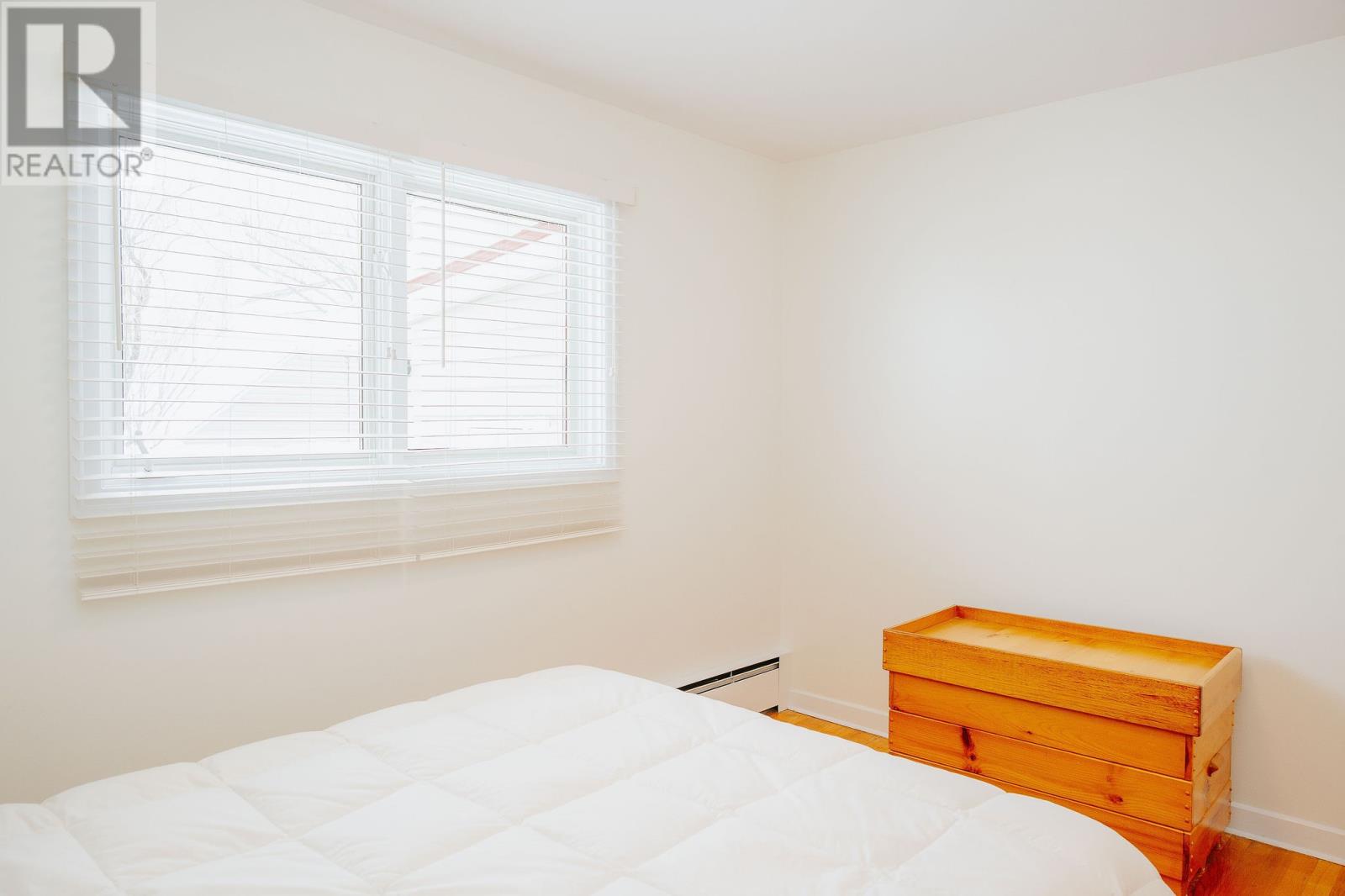 258 ELIZABETH DRIVE - 23