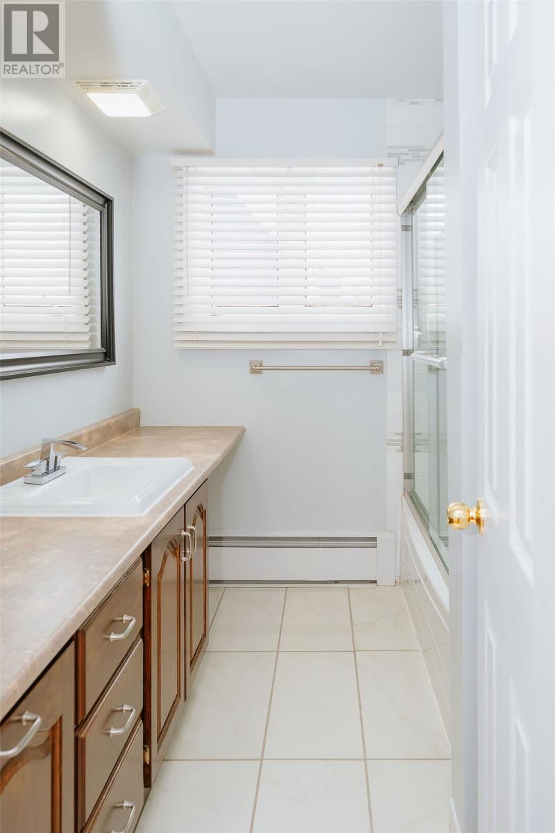 258 ELIZABETH DRIVE - 16