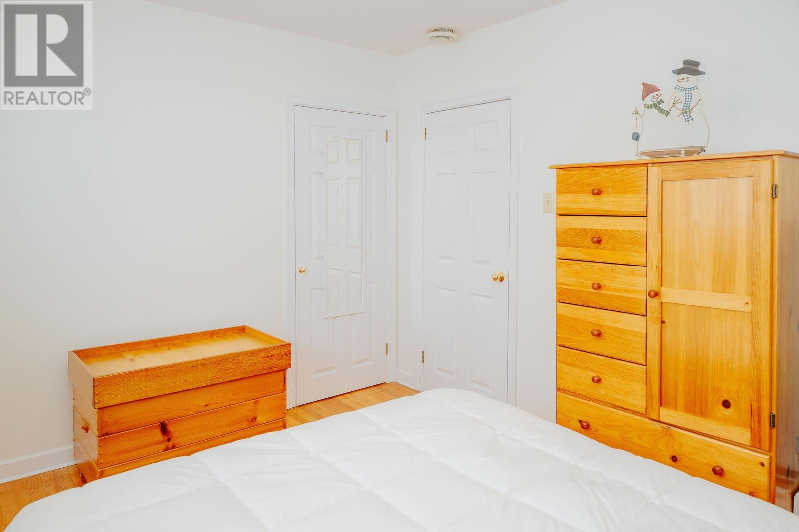 258 ELIZABETH DRIVE - 22