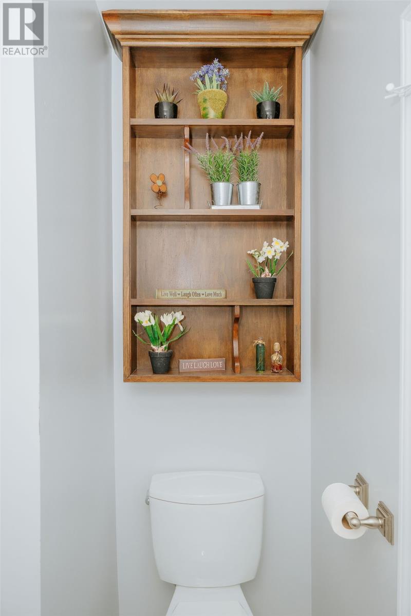 258 ELIZABETH DRIVE - 19