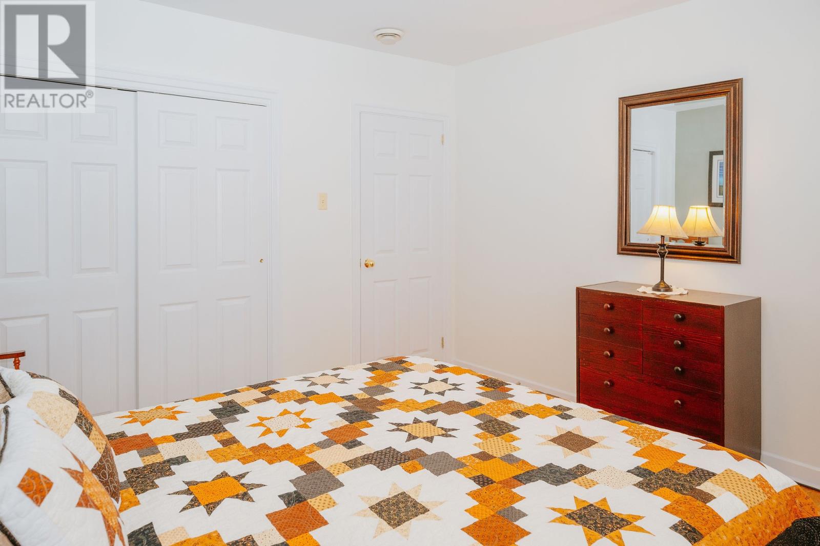 258 ELIZABETH DRIVE - 25