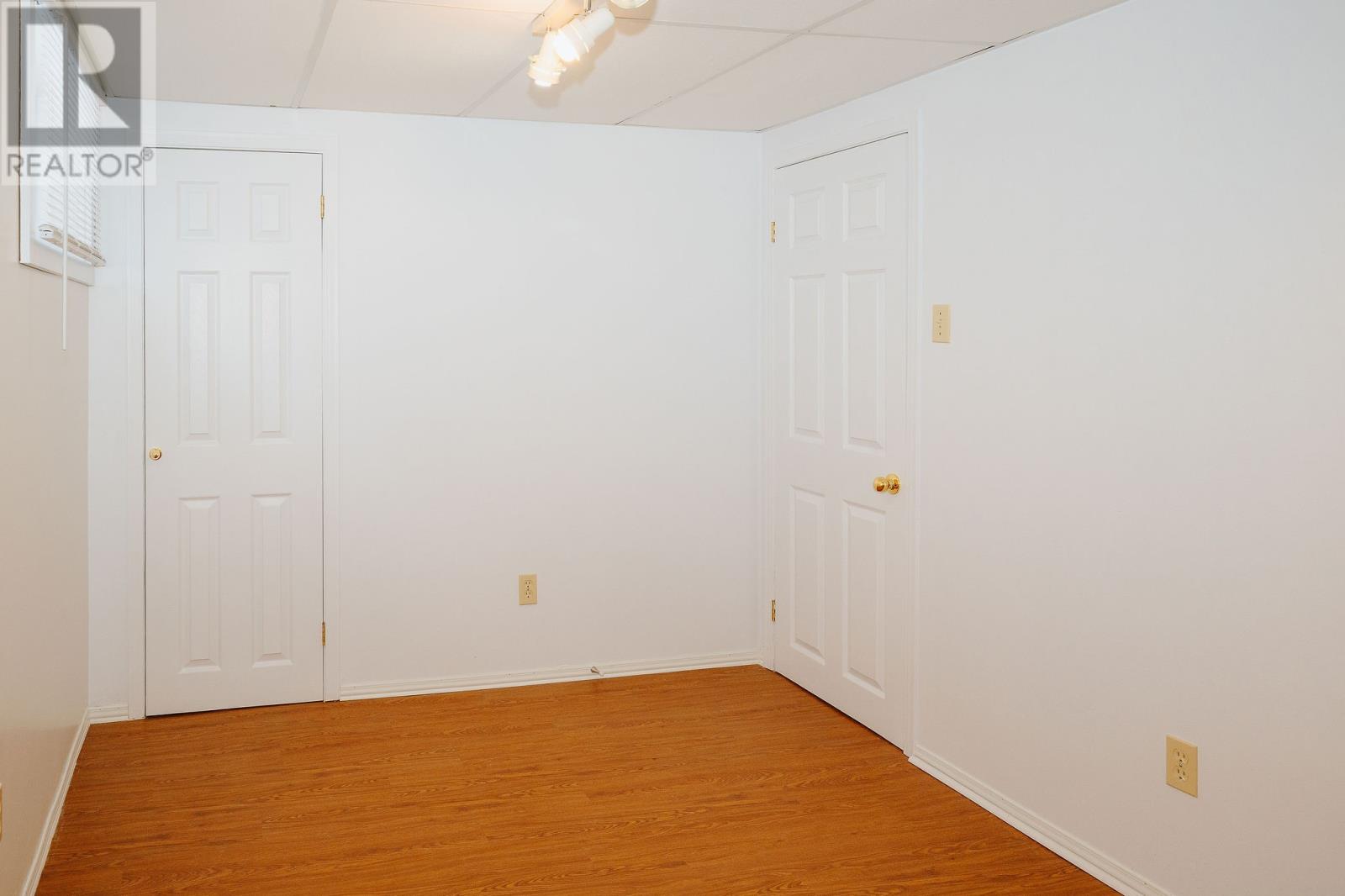 258 ELIZABETH DRIVE - 34