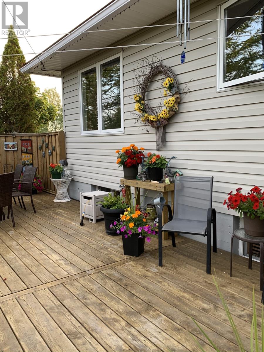 258 ELIZABETH DRIVE - 47