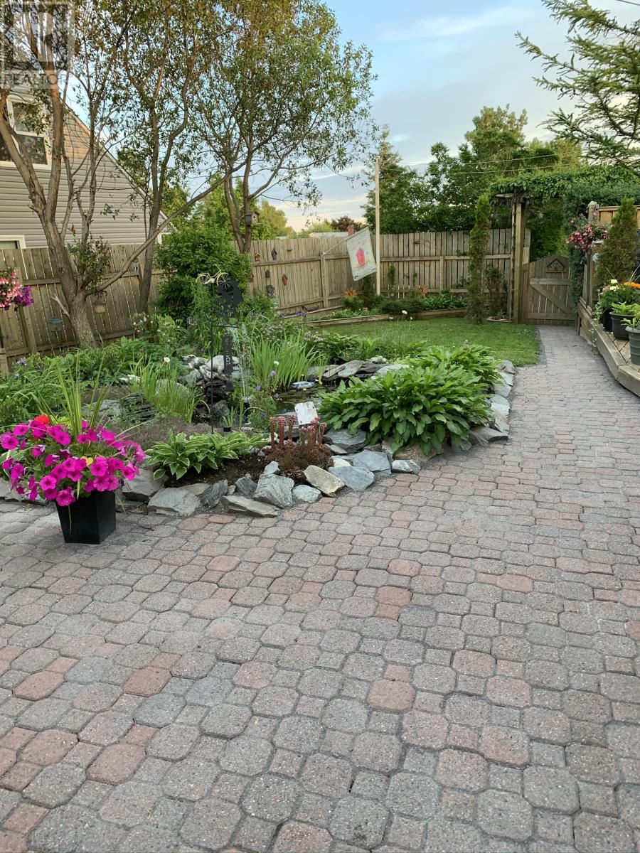 258 ELIZABETH DRIVE - 44