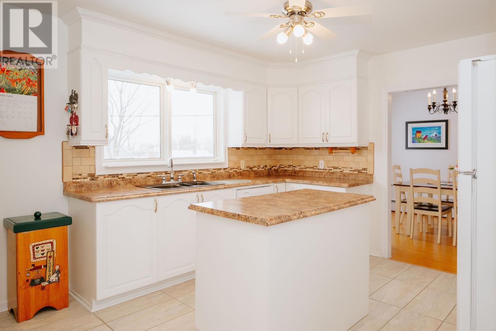 258 ELIZABETH DRIVE - 9