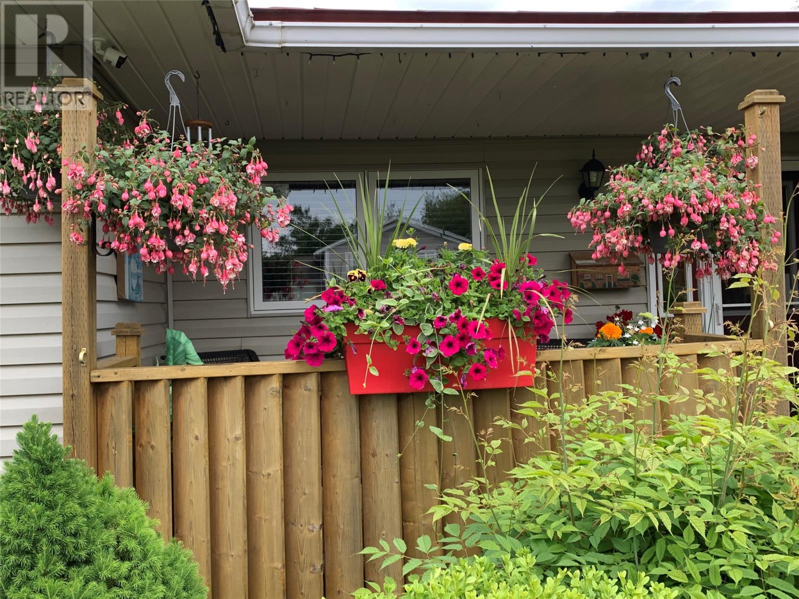 258 ELIZABETH DRIVE - 43