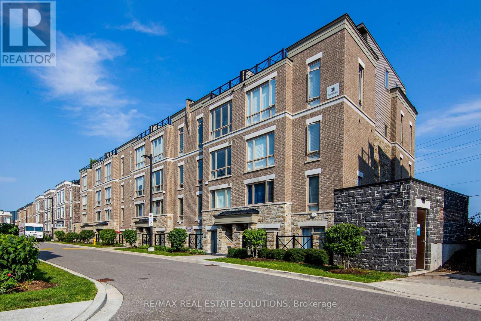 #512 30 DUNSHEATH WAY - 1