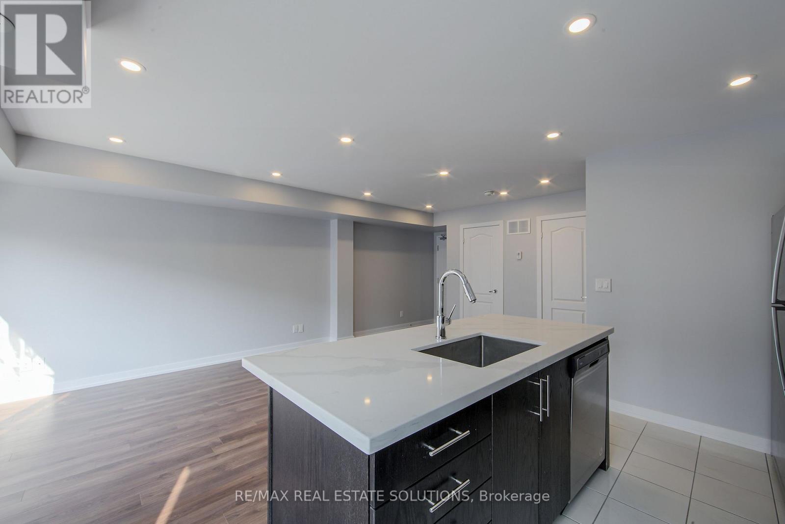 #512 30 DUNSHEATH WAY - 11