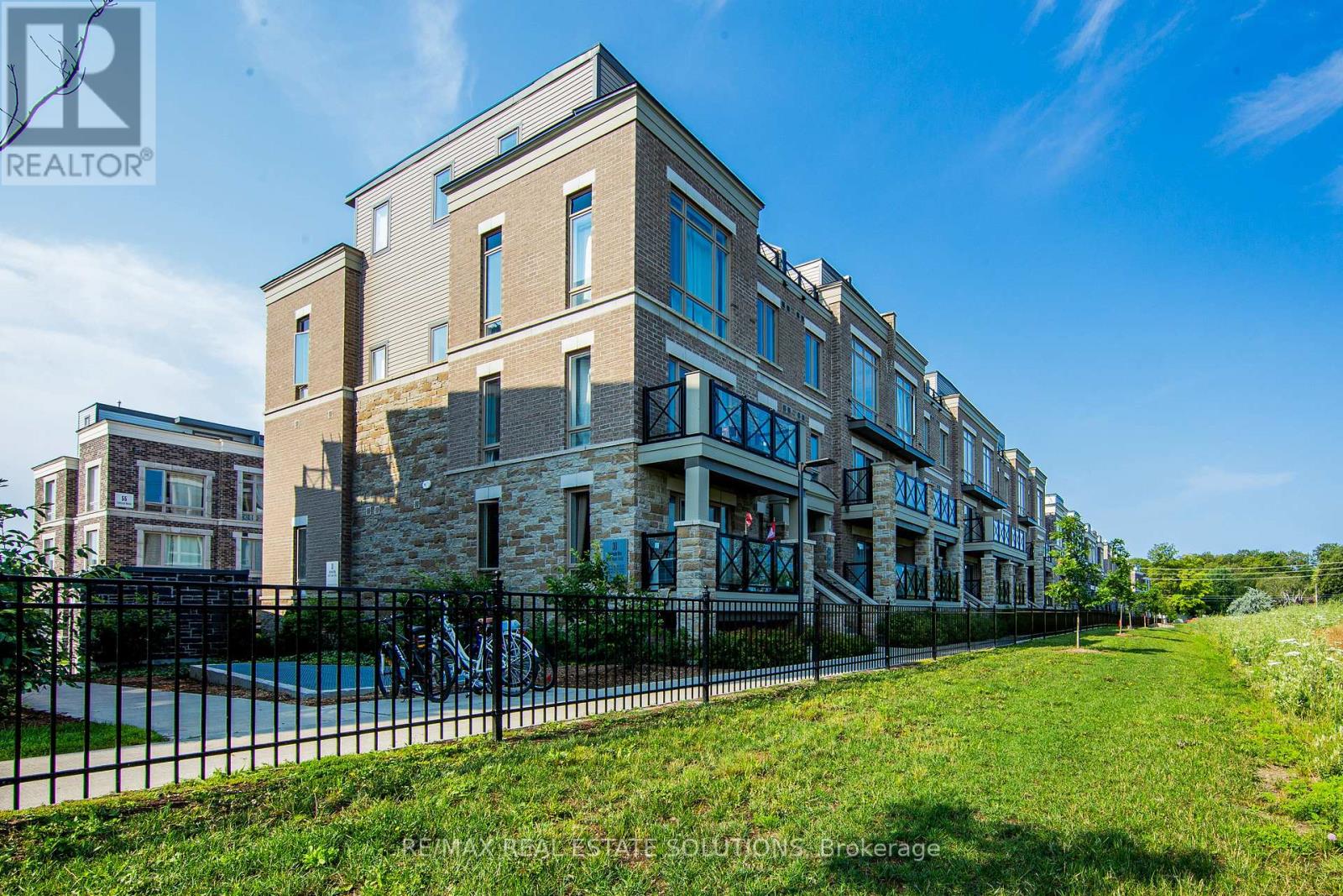 #512 30 DUNSHEATH WAY - 25