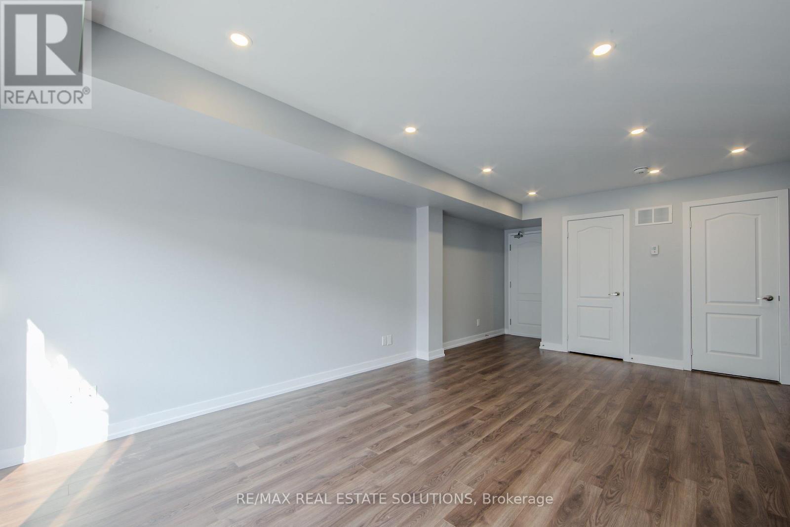 #512 30 DUNSHEATH WAY - 6