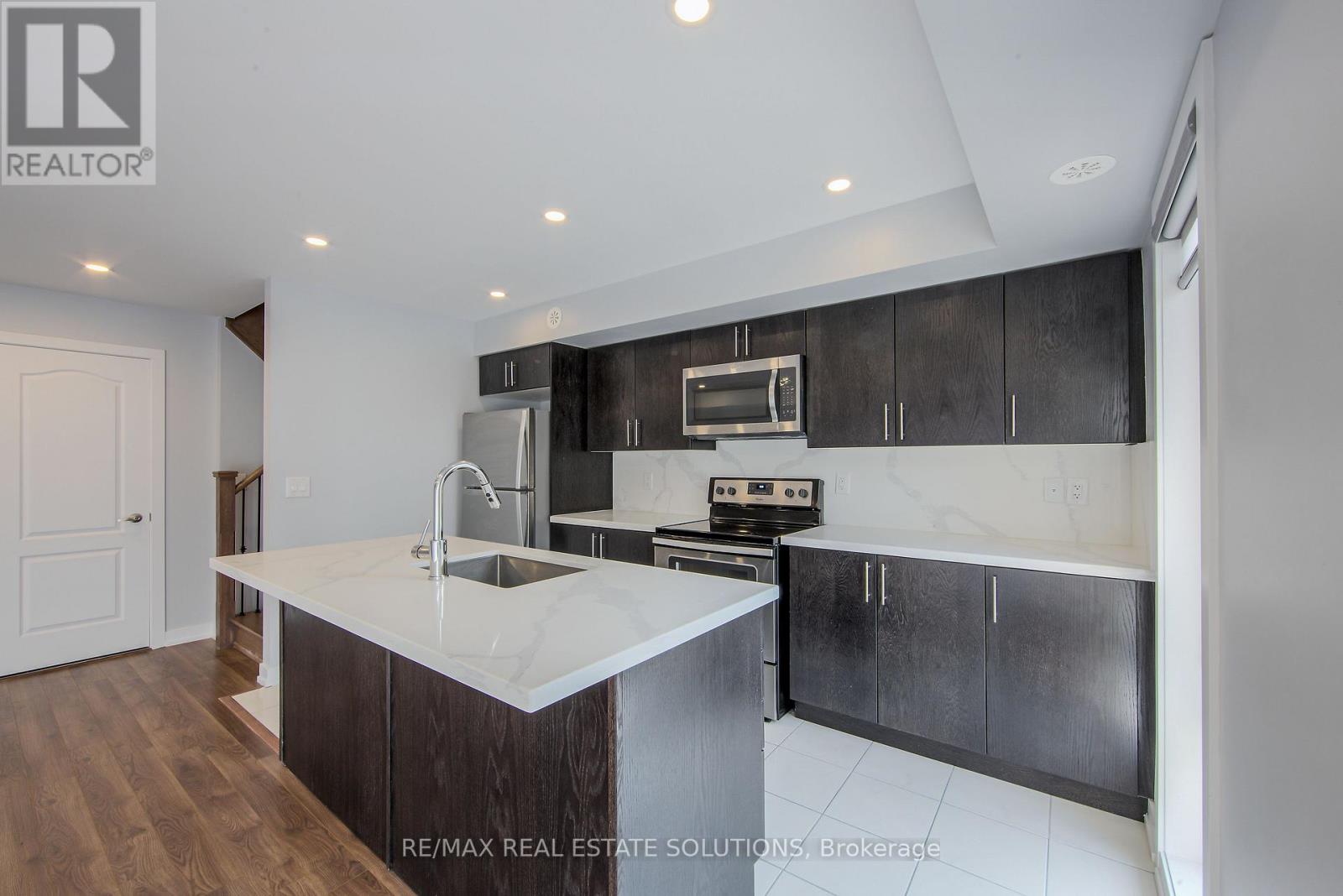 #512 30 DUNSHEATH WAY - 8