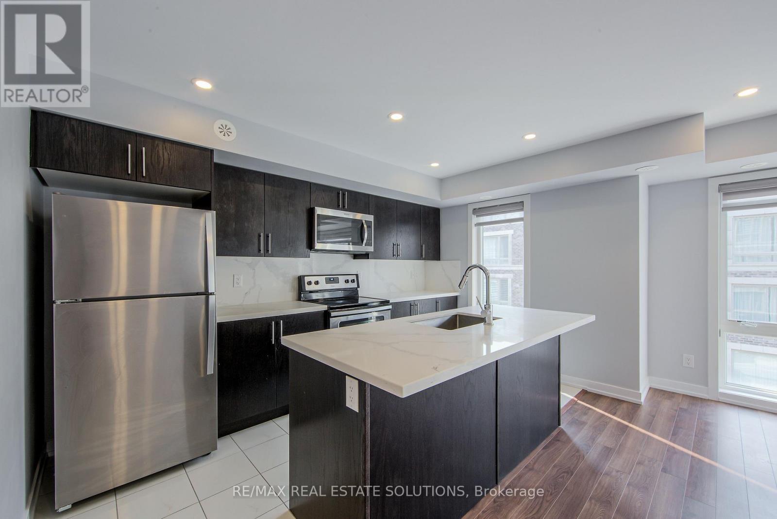 #512 30 DUNSHEATH WAY - 9