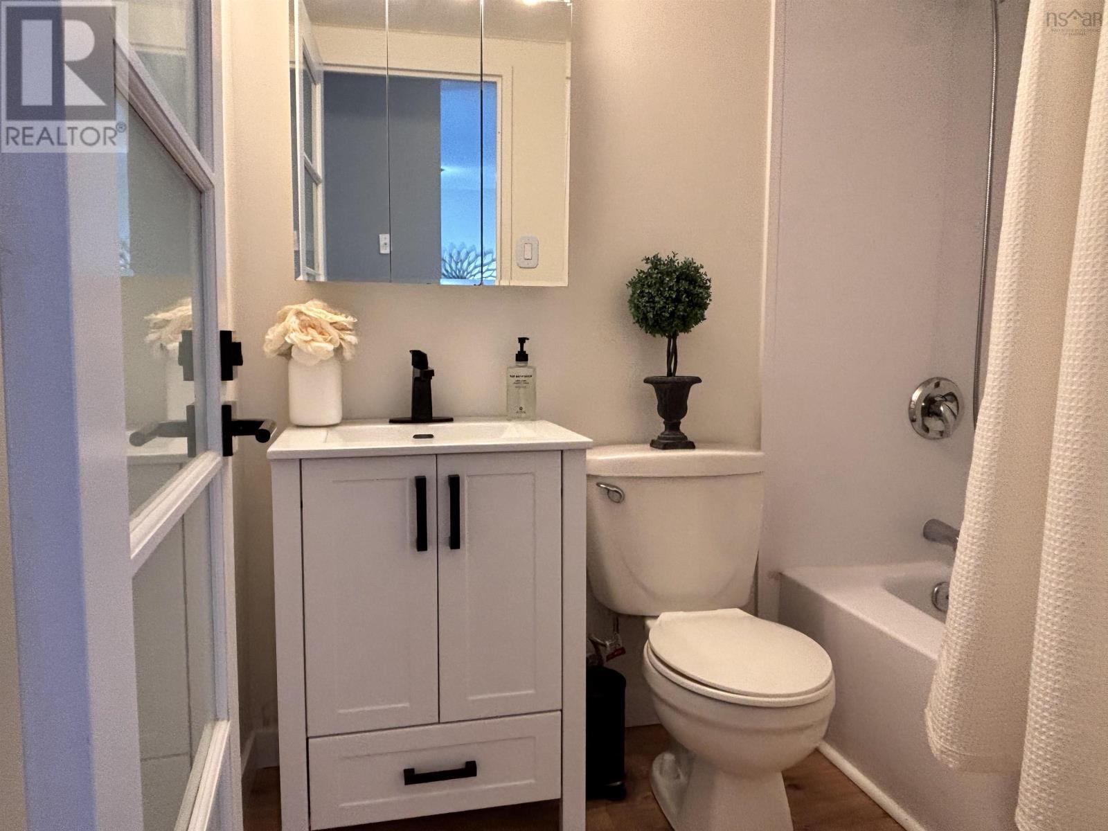 Property 15 of 30 of 1002 5572 North Ridge Road