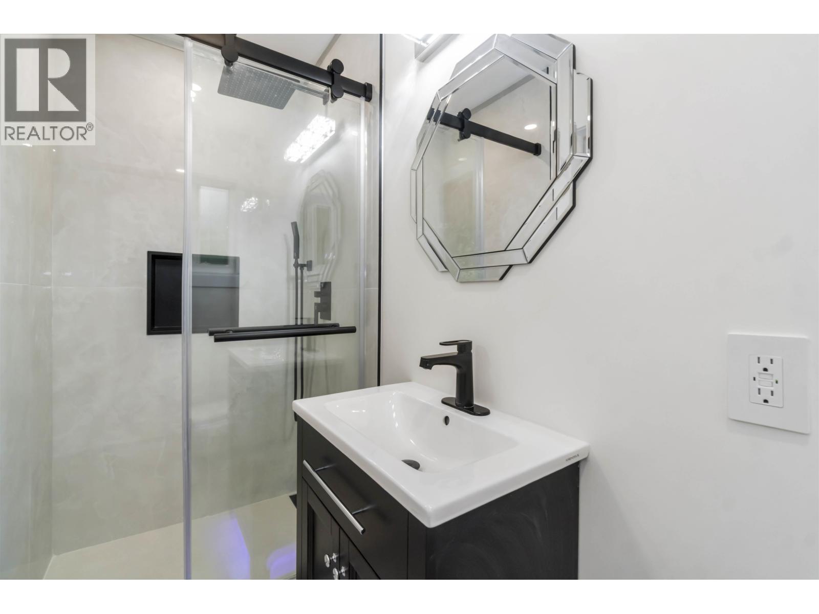 3228 SALT SPRING AVENUE, Coquitlam