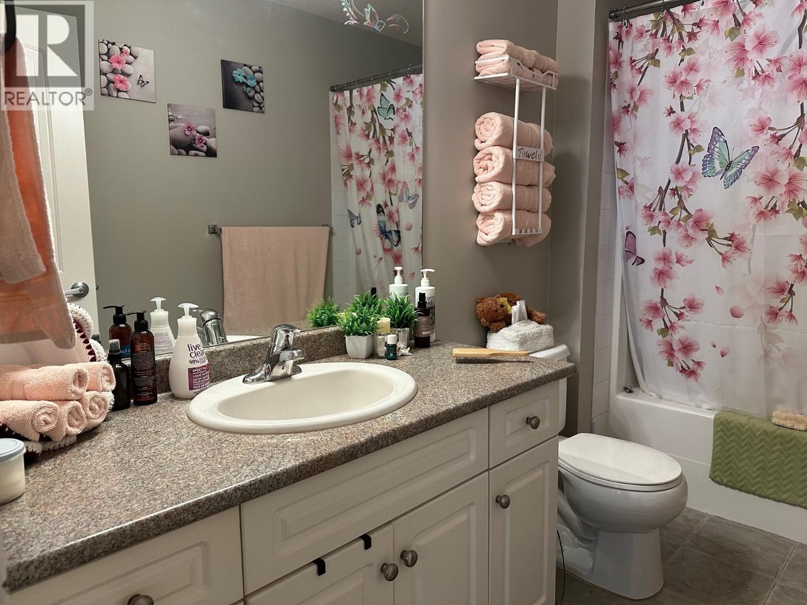 5 9707 99 AVENUE, Taylor