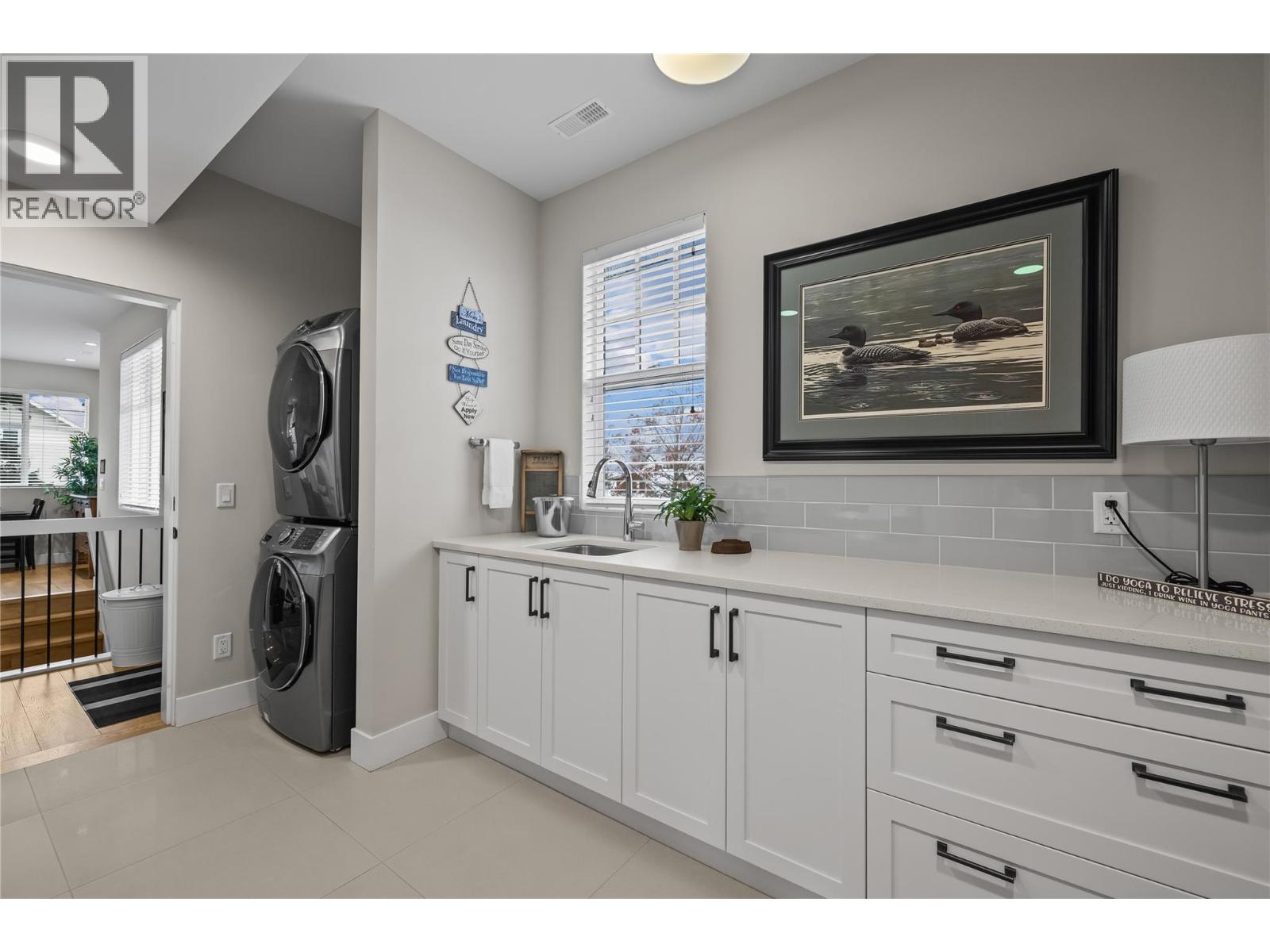 2050 Long Street - 39