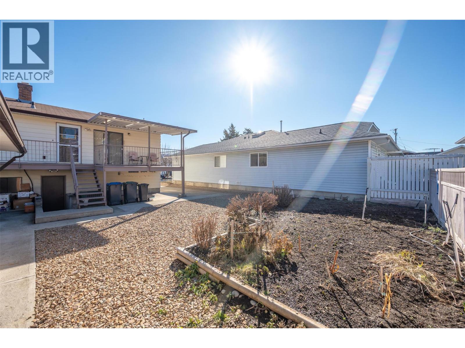 5808 Columbia Street, Oliver